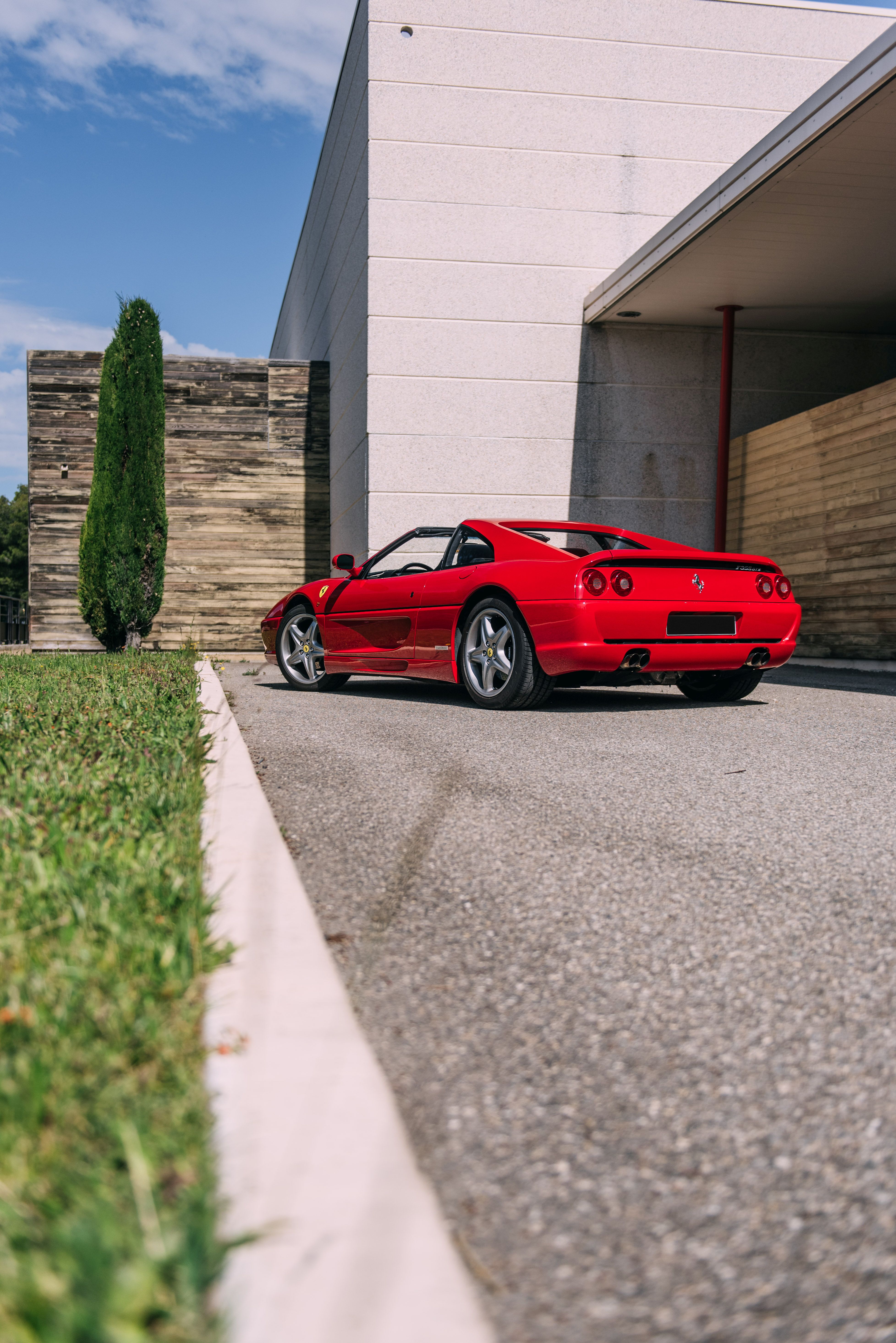 フェラーリ　F355 1/64スケール Tarmac Works/ixo MODELS「フェラーリF355